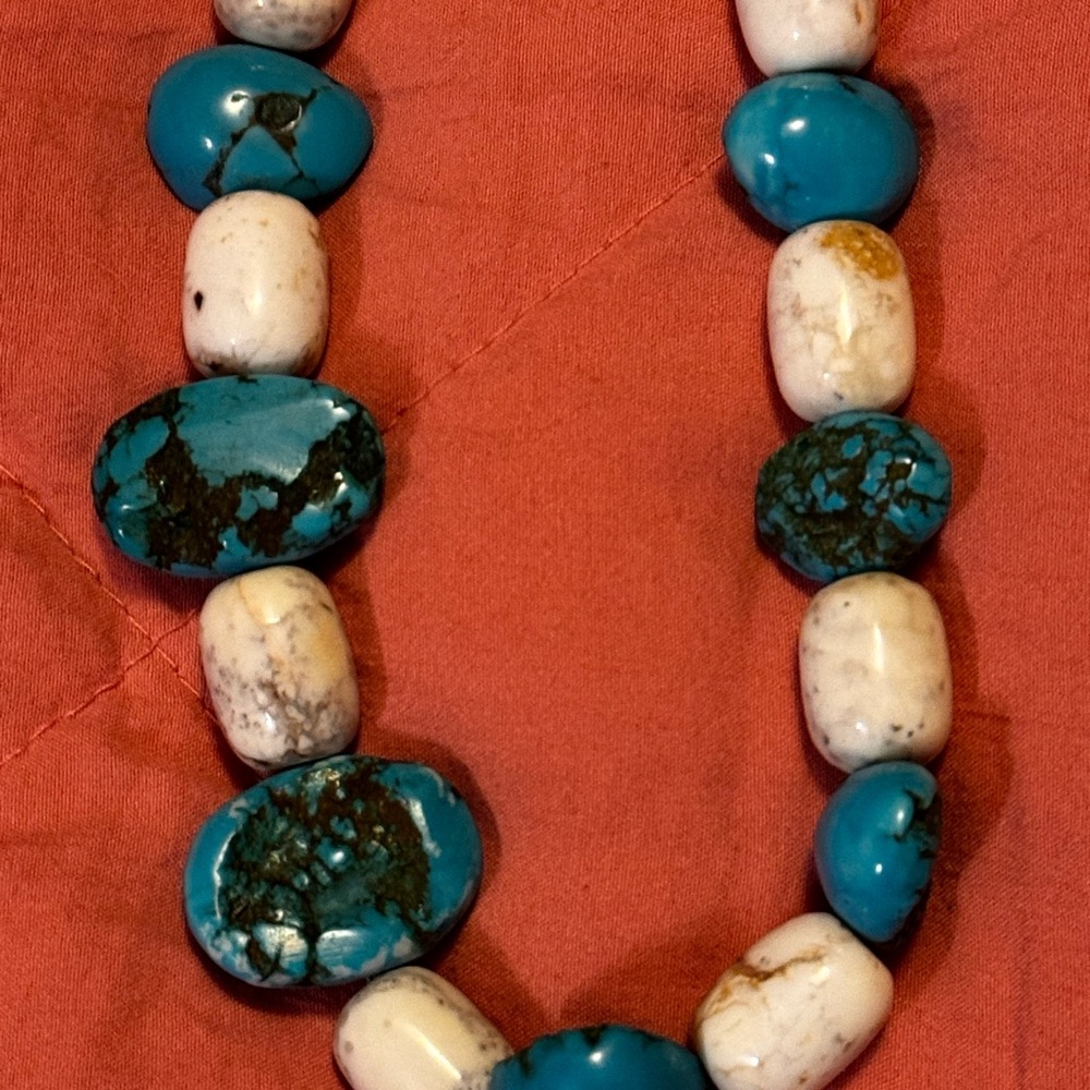 Genuine Turquoise and White Howlite Vintage Beaded Necklace - Picture 9 of 9